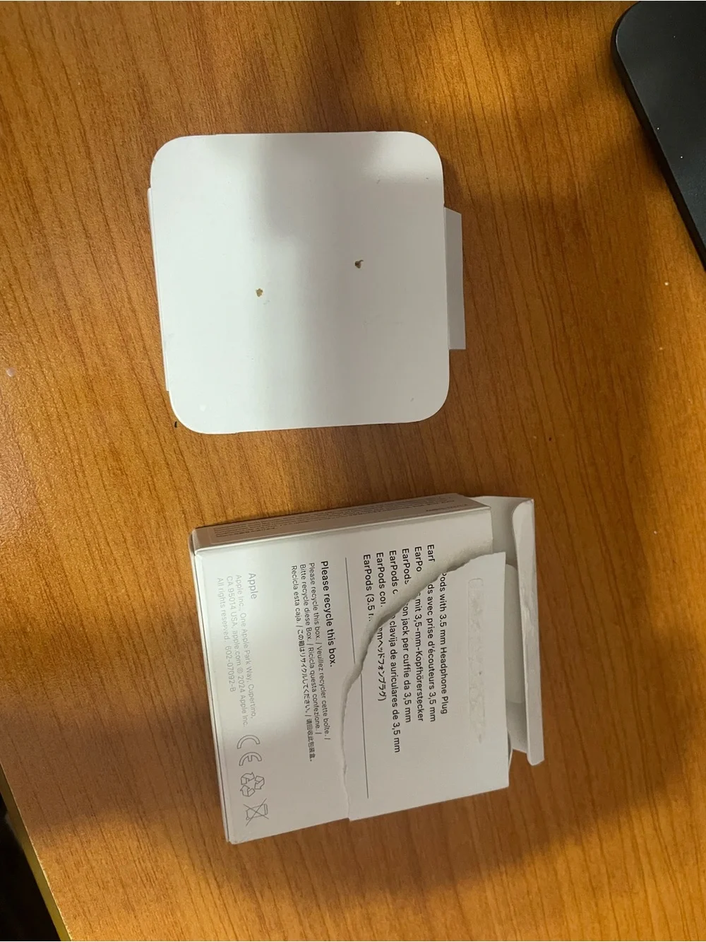 Apple White EarPods with 3.5mm Plug Wired Headset